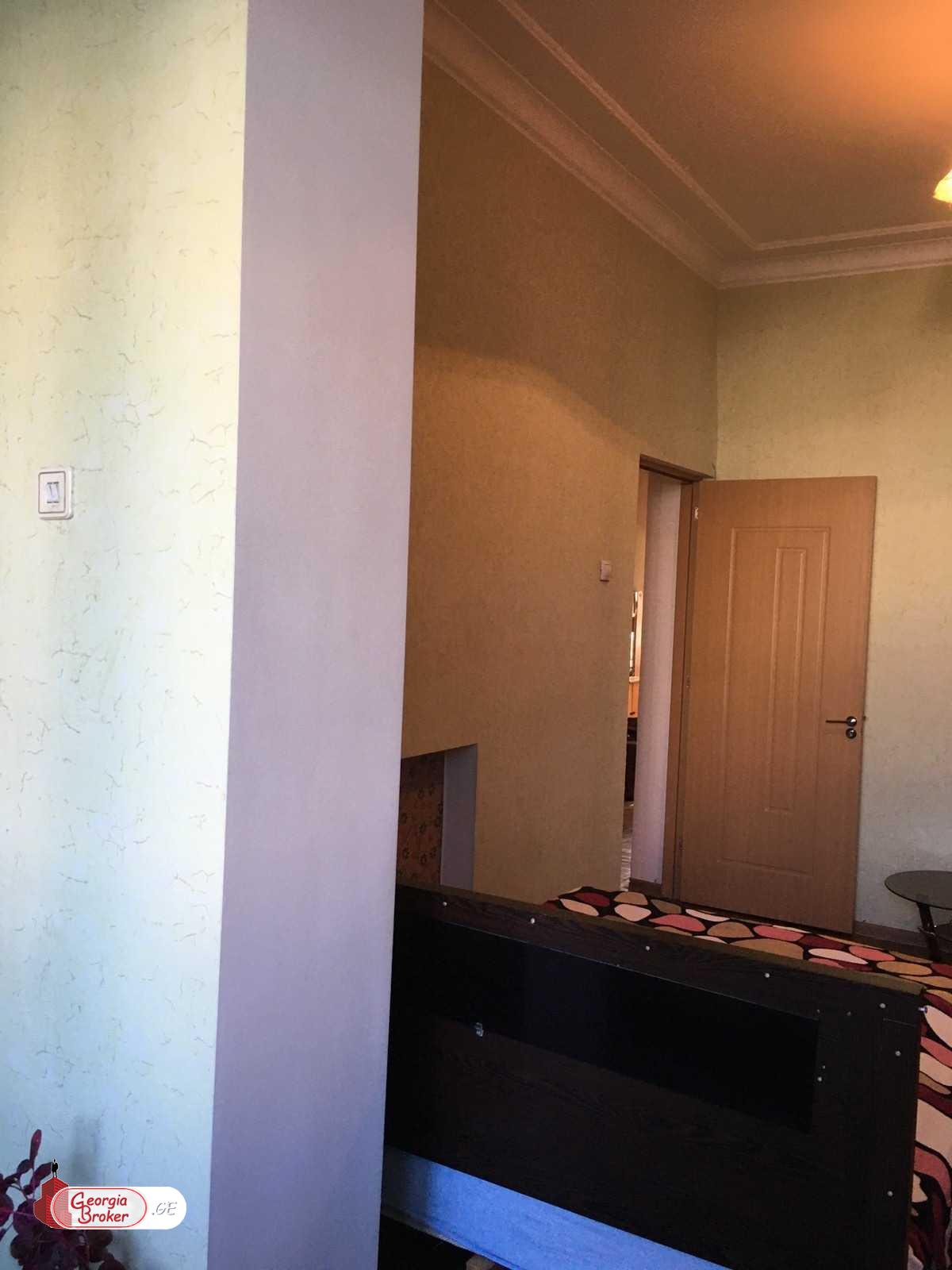 продается квартира с новым ремонтом 4-комнаты