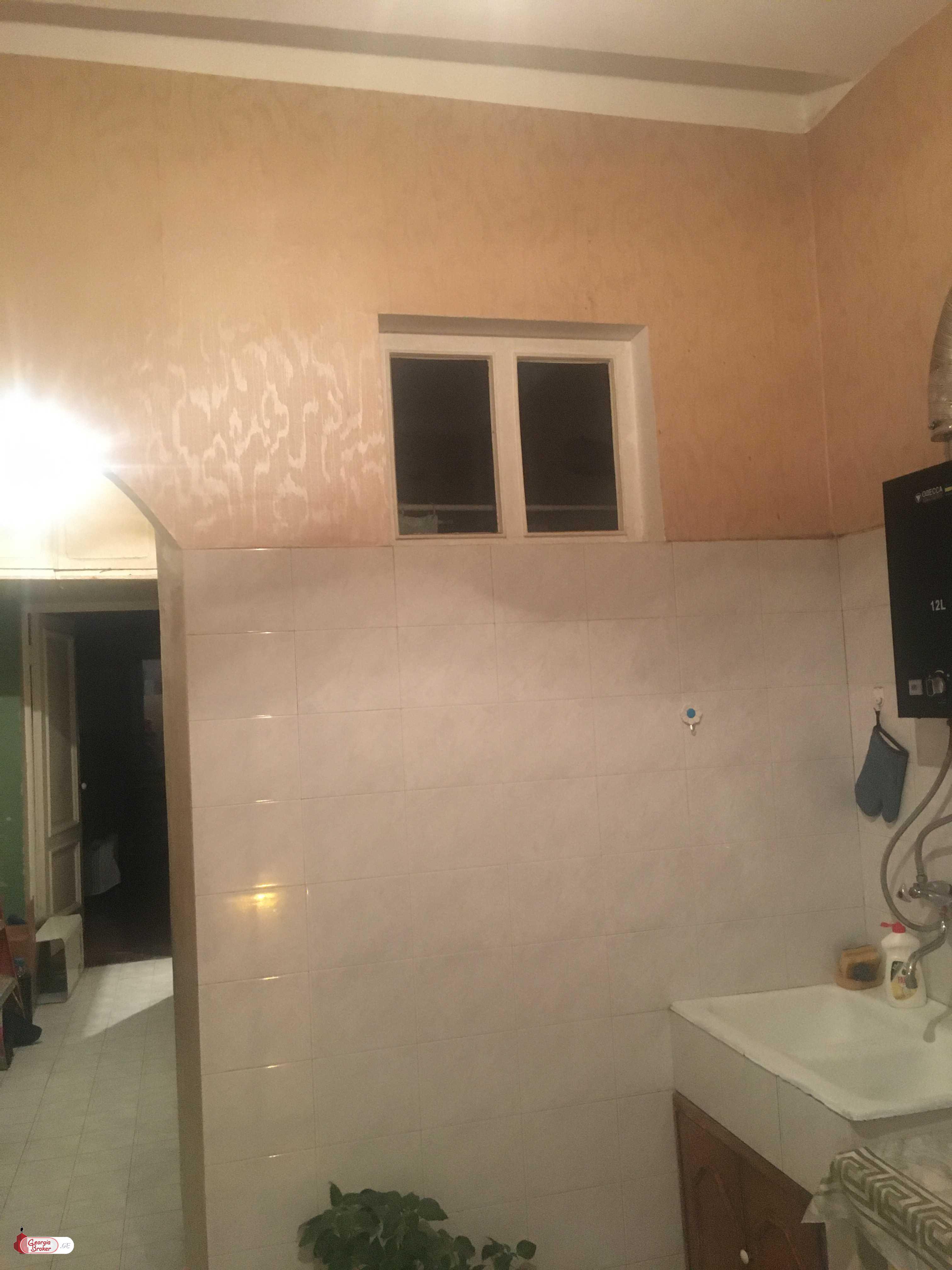 продается квартира с новым ремонтом 4-комнаты