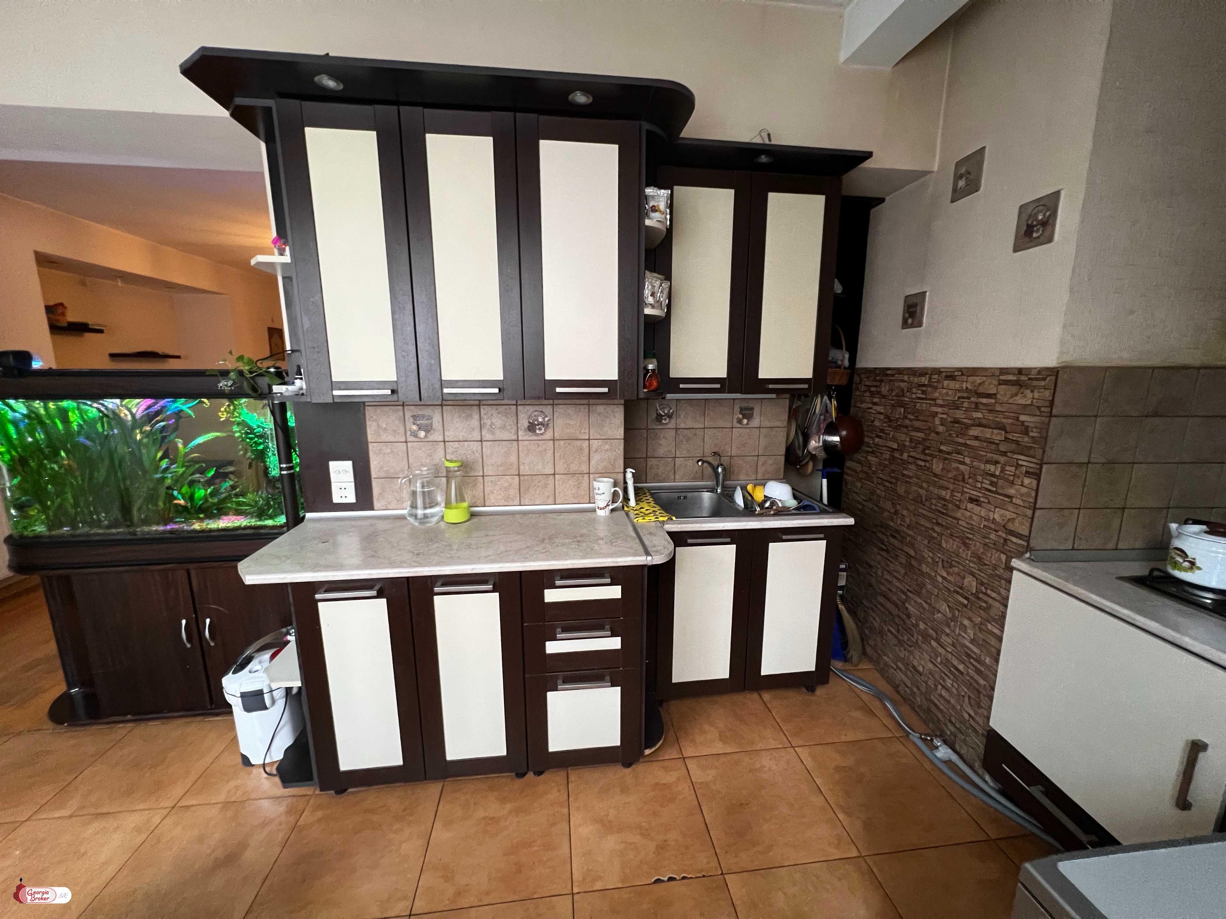 продается квартира с новым ремонтом 3-комнаты