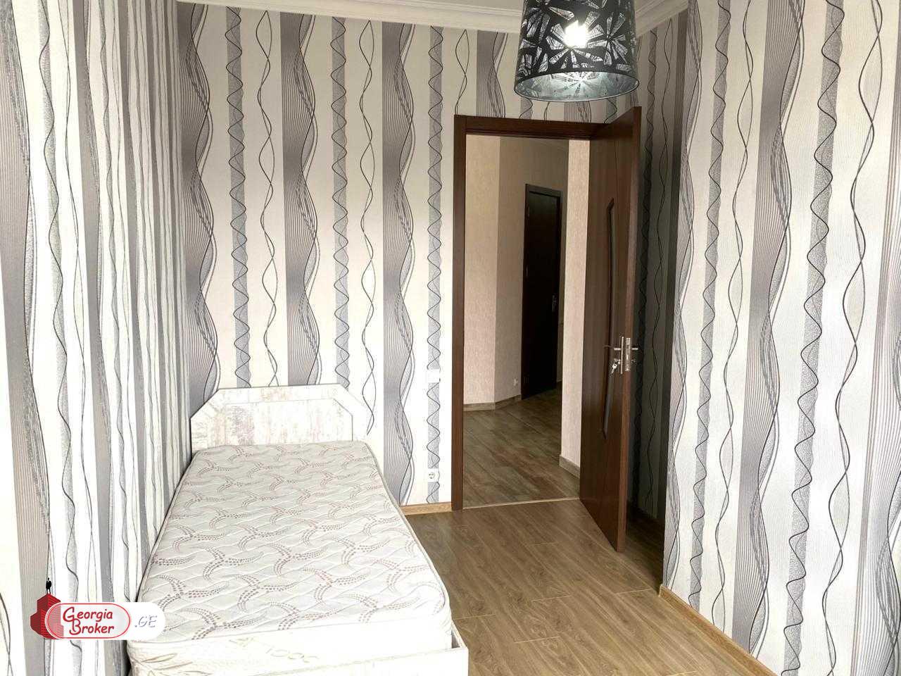 იყიდება ახალი გარემონტებული 4 ოთახიანი ბინა