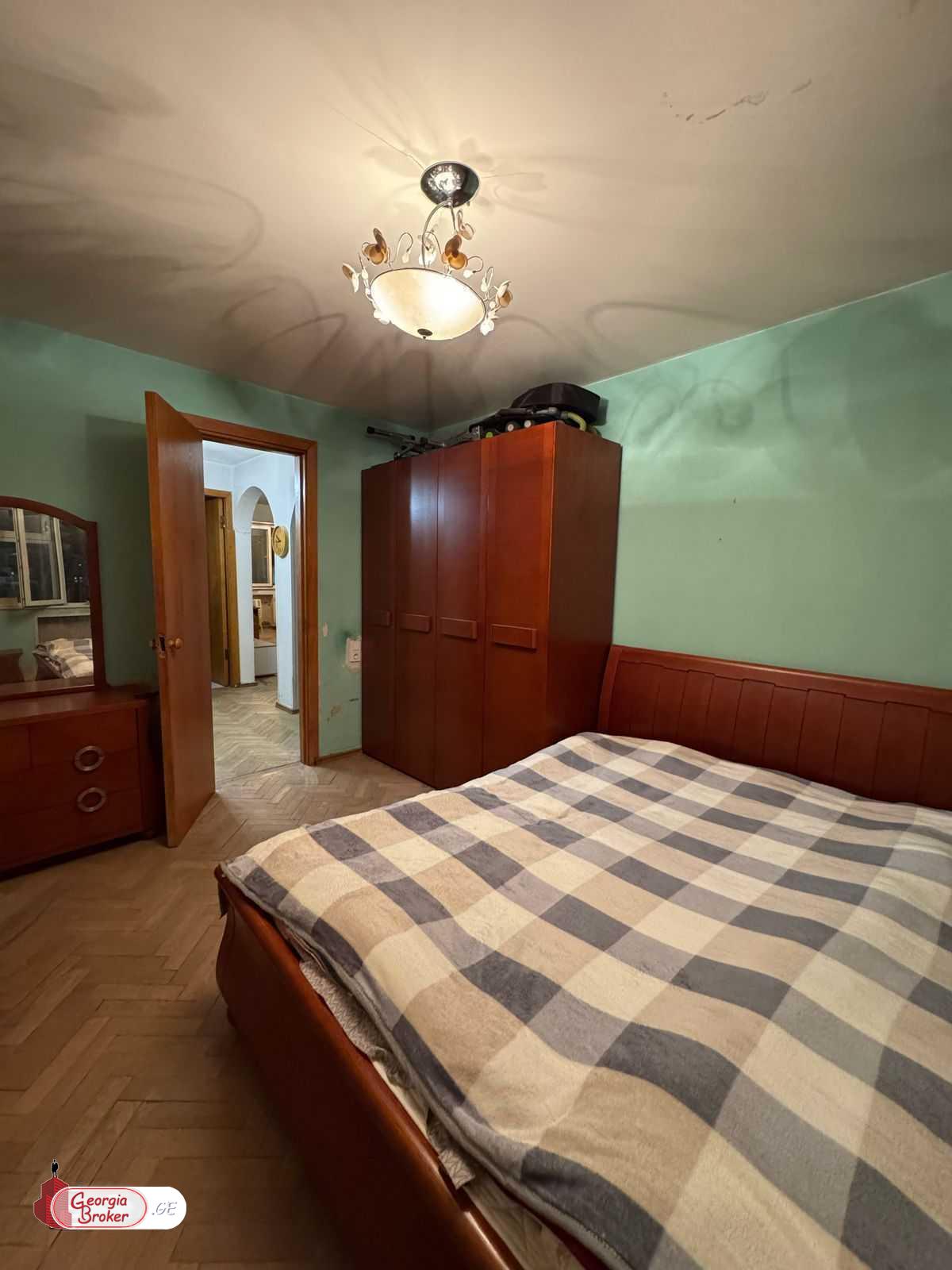 продается квартира с новым ремонтом 3-комнаты