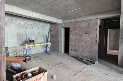 იყიდება ახალი აშენებული 3 ოთახიანი ბინა