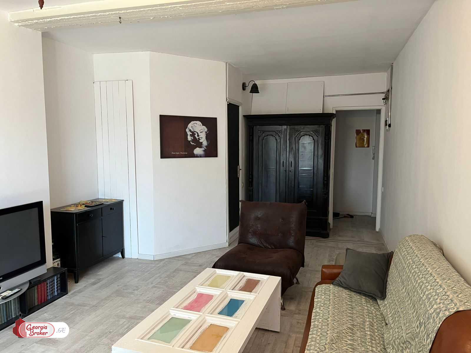 продается квартира с новым ремонтом 4-комнаты