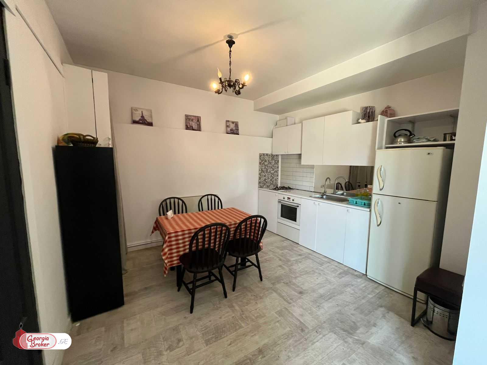 продается квартира с новым ремонтом 4-комнаты