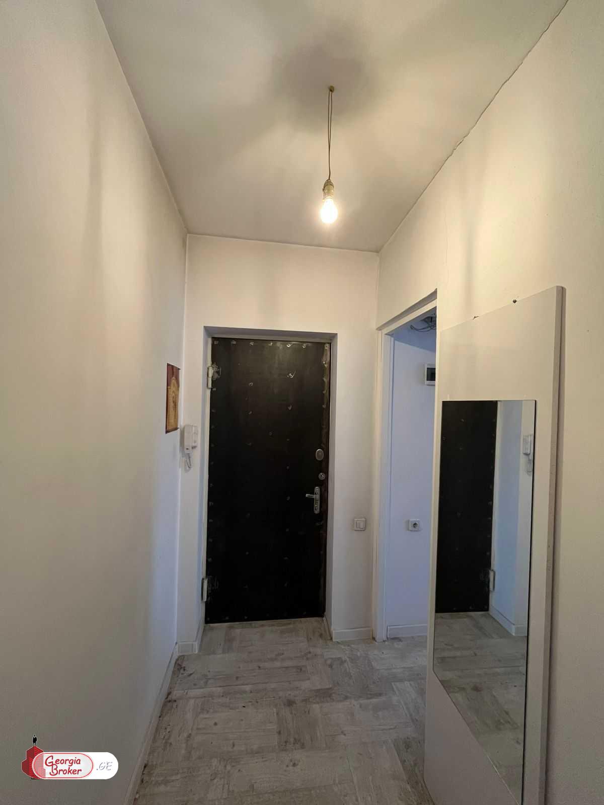 продается квартира с новым ремонтом 4-комнаты