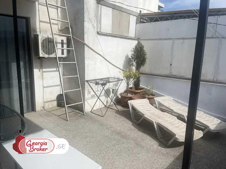 продается квартира с новым ремонтом 4-комнаты