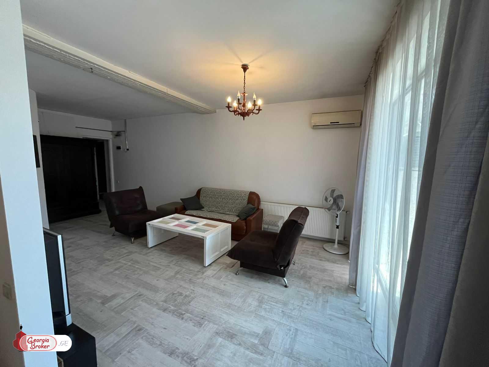 продается квартира с новым ремонтом 4-комнаты