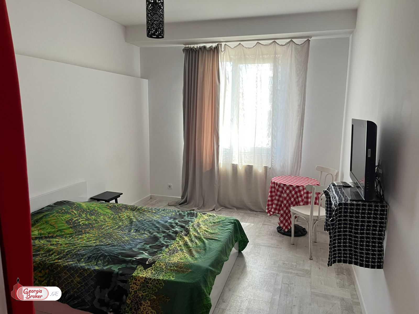 продается квартира с новым ремонтом 4-комнаты