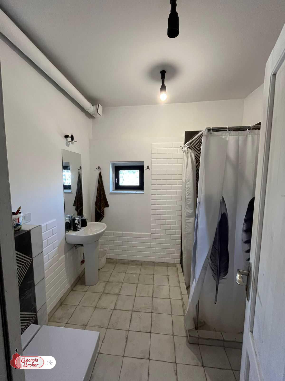 продается квартира с новым ремонтом 4-комнаты