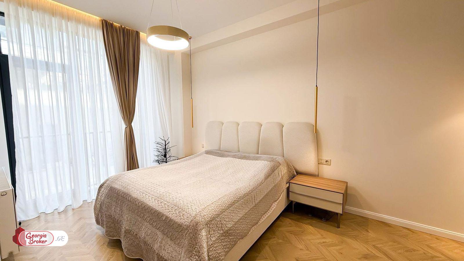 продается квартира с новым ремонтом 3-комнаты