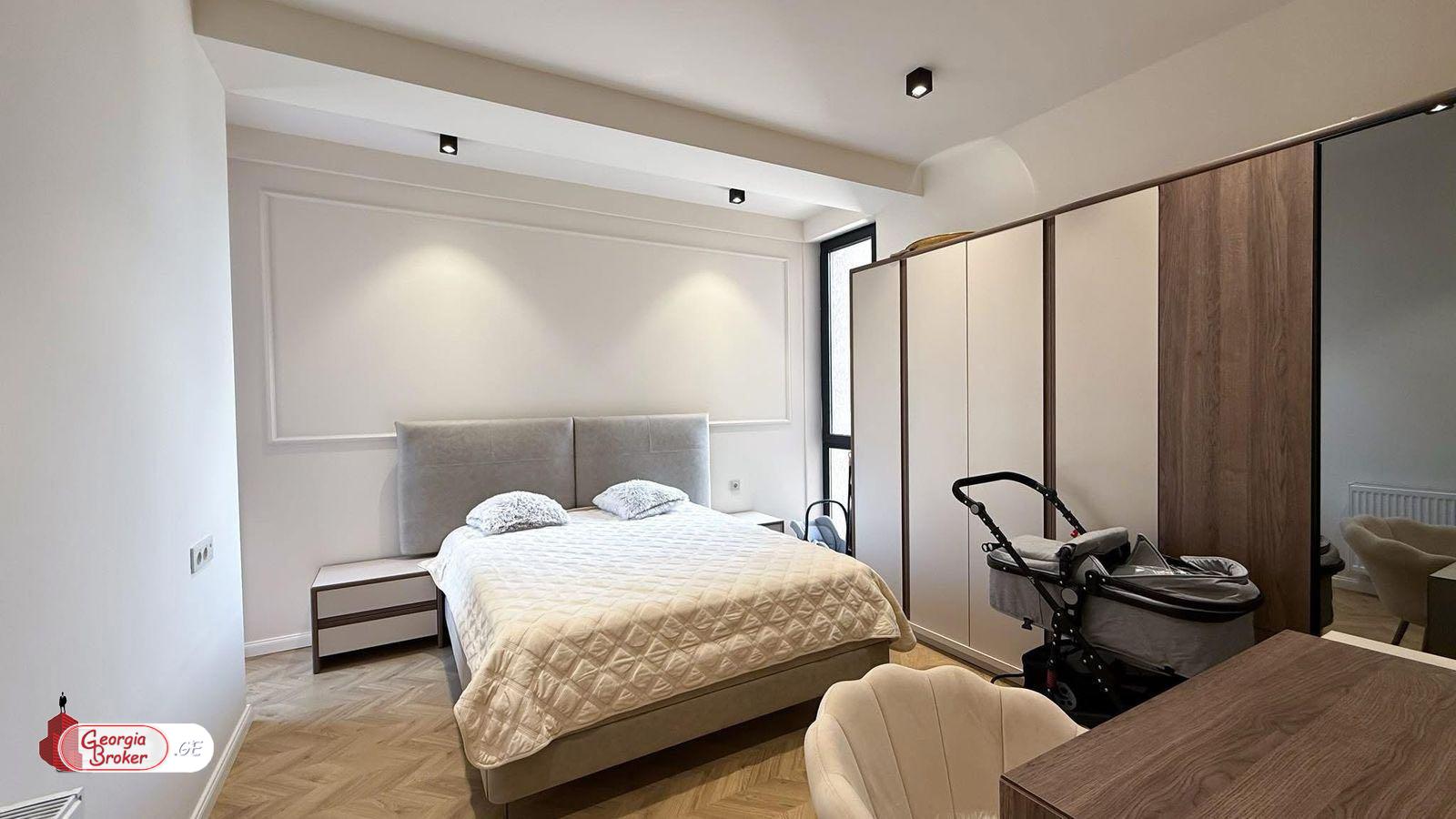 продается квартира с новым ремонтом 3-комнаты