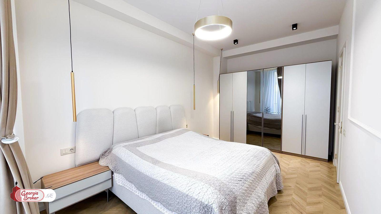 продается квартира с новым ремонтом 3-комнаты