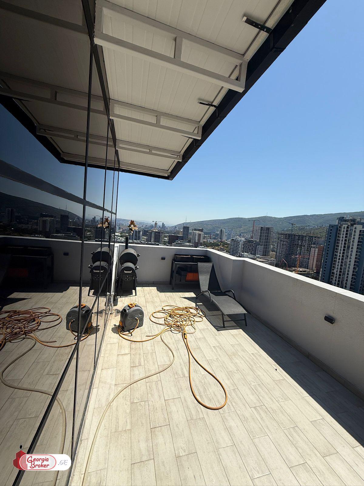 nearly repaired 6-room apartment for sale