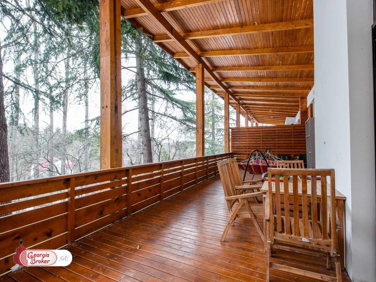 продается дом с новым ремонтом 10-комнат