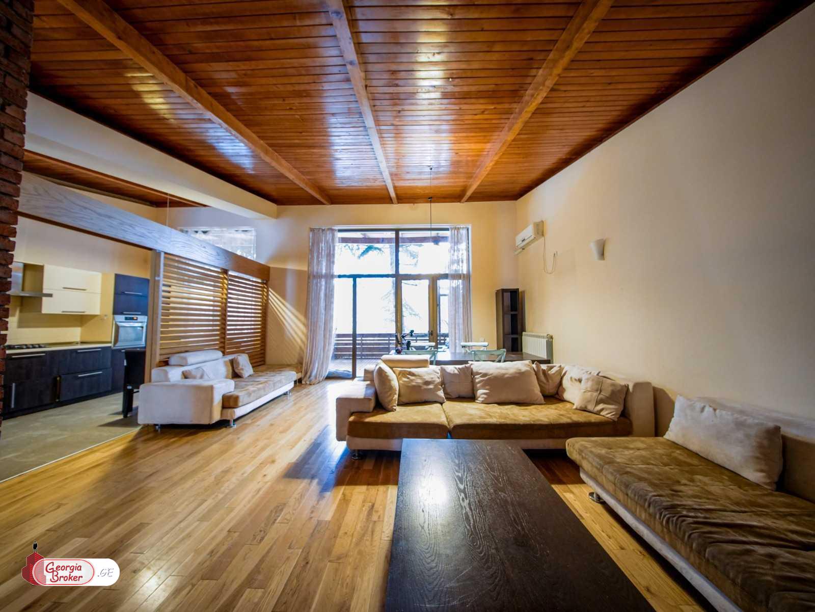 продается дом с новым ремонтом 10-комнат