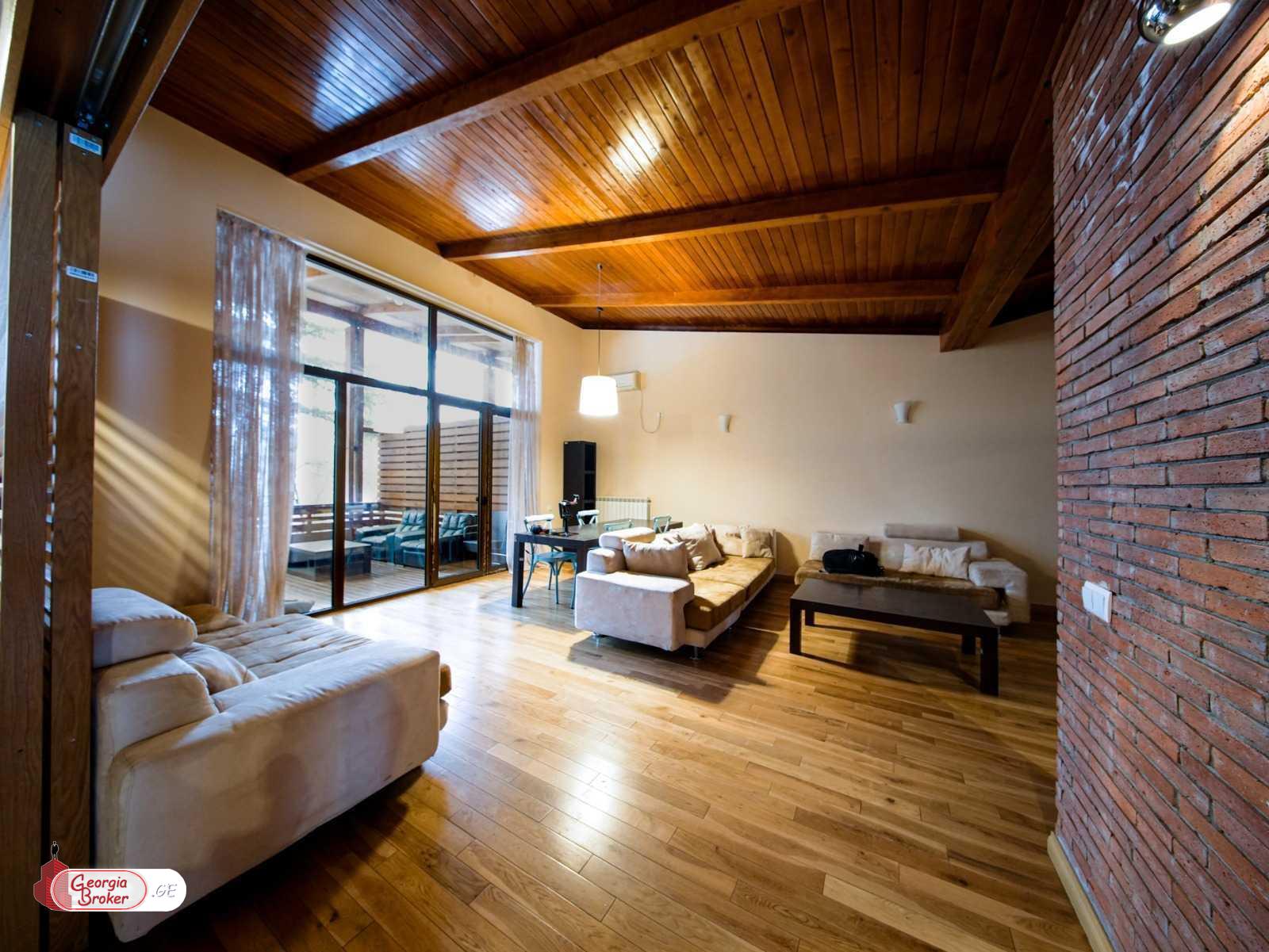 продается дом с новым ремонтом 10-комнат