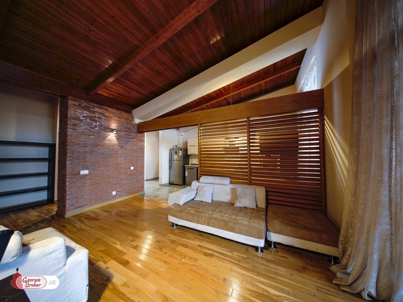 продается дом с новым ремонтом 10-комнат