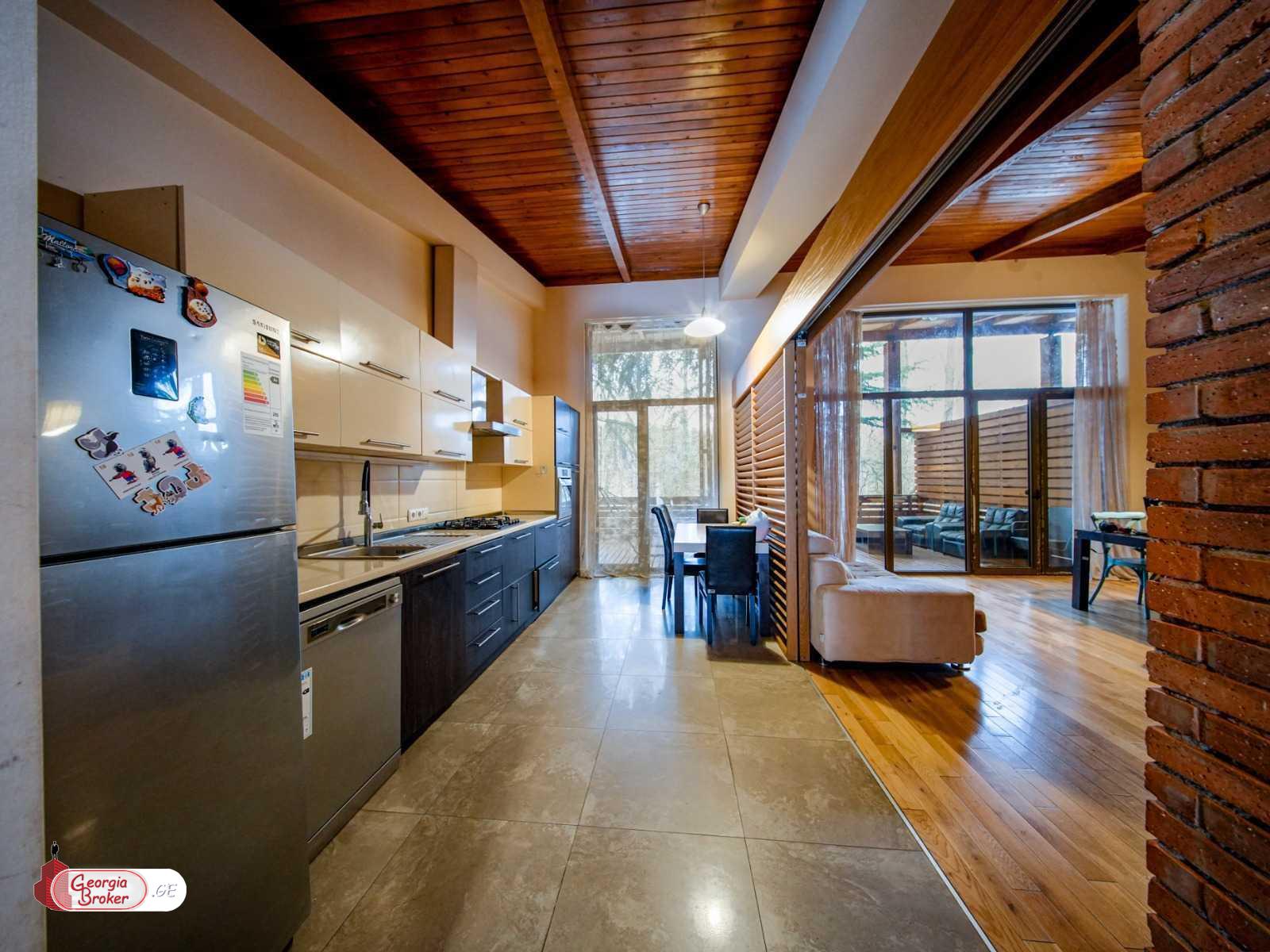 продается дом с новым ремонтом 10-комнат