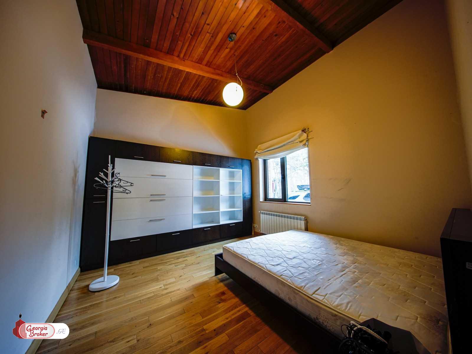 продается дом с новым ремонтом 10-комнат