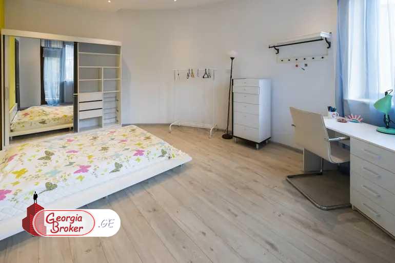 nearly repaired 7-room apartment for sale