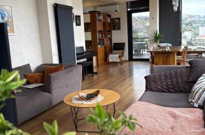 იყიდება ახალი გარემონტებული 4 ოთახიანი ბინა