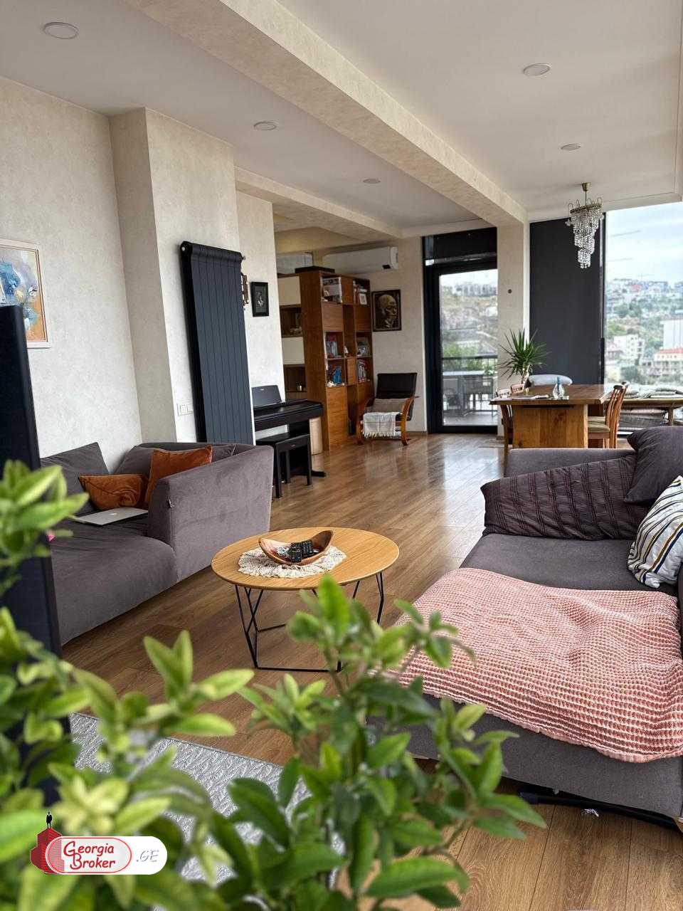 იყიდება ახალი გარემონტებული 4 ოთახიანი ბინა