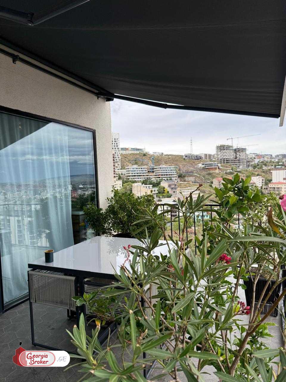 იყიდება ახალი გარემონტებული 4 ოთახიანი ბინა