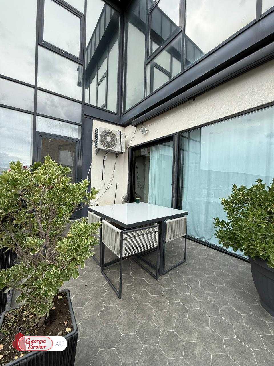 იყიდება ახალი გარემონტებული 4 ოთახიანი ბინა