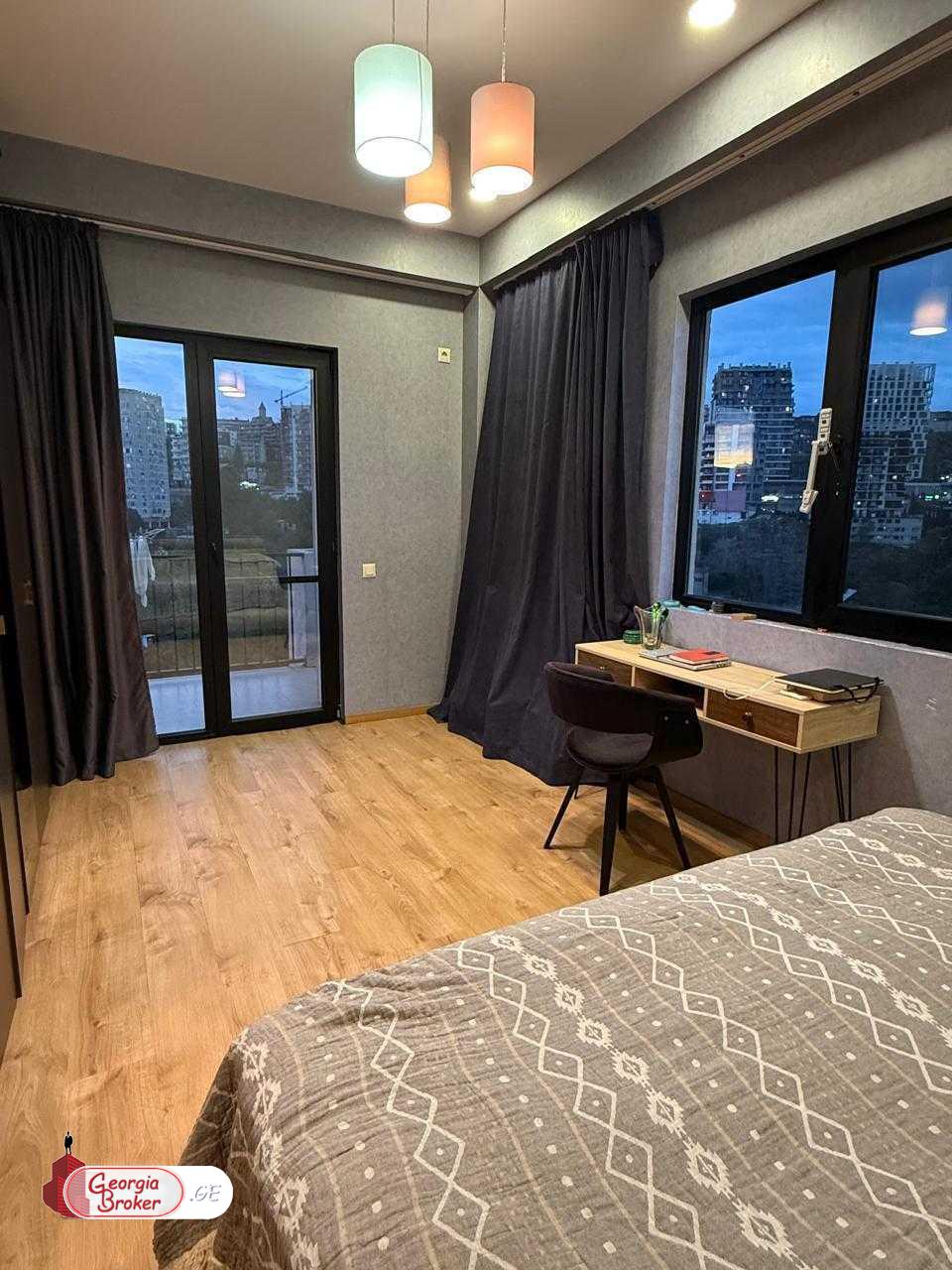 იყიდება ახალი გარემონტებული 4 ოთახიანი ბინა