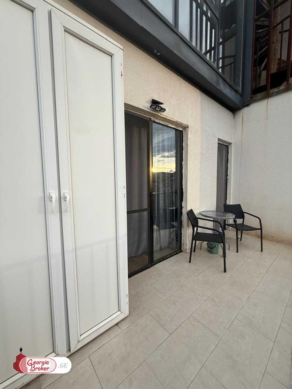 იყიდება ახალი გარემონტებული 4 ოთახიანი ბინა