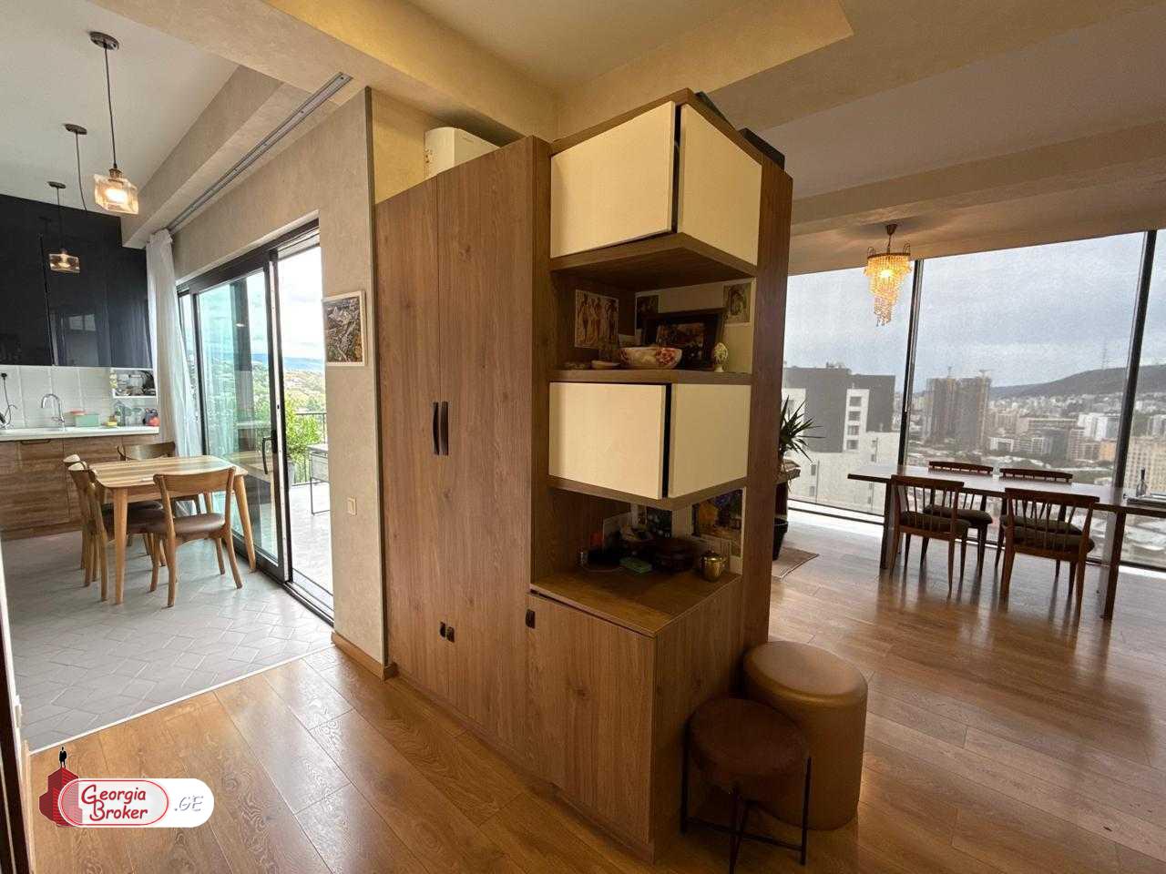 იყიდება ახალი გარემონტებული 4 ოთახიანი ბინა