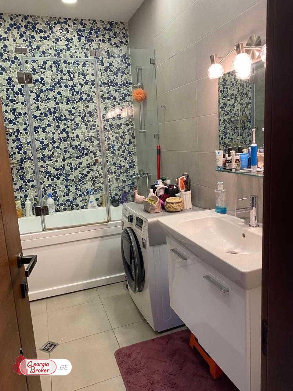 იყიდება ახალი გარემონტებული 4 ოთახიანი ბინა