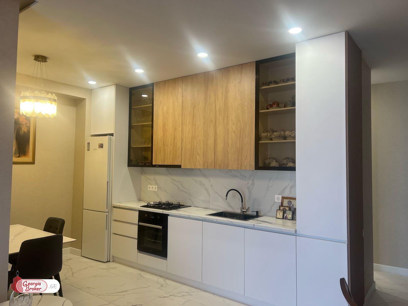 იყიდება ახალი გარემონტებული 4 ოთახიანი ბინა