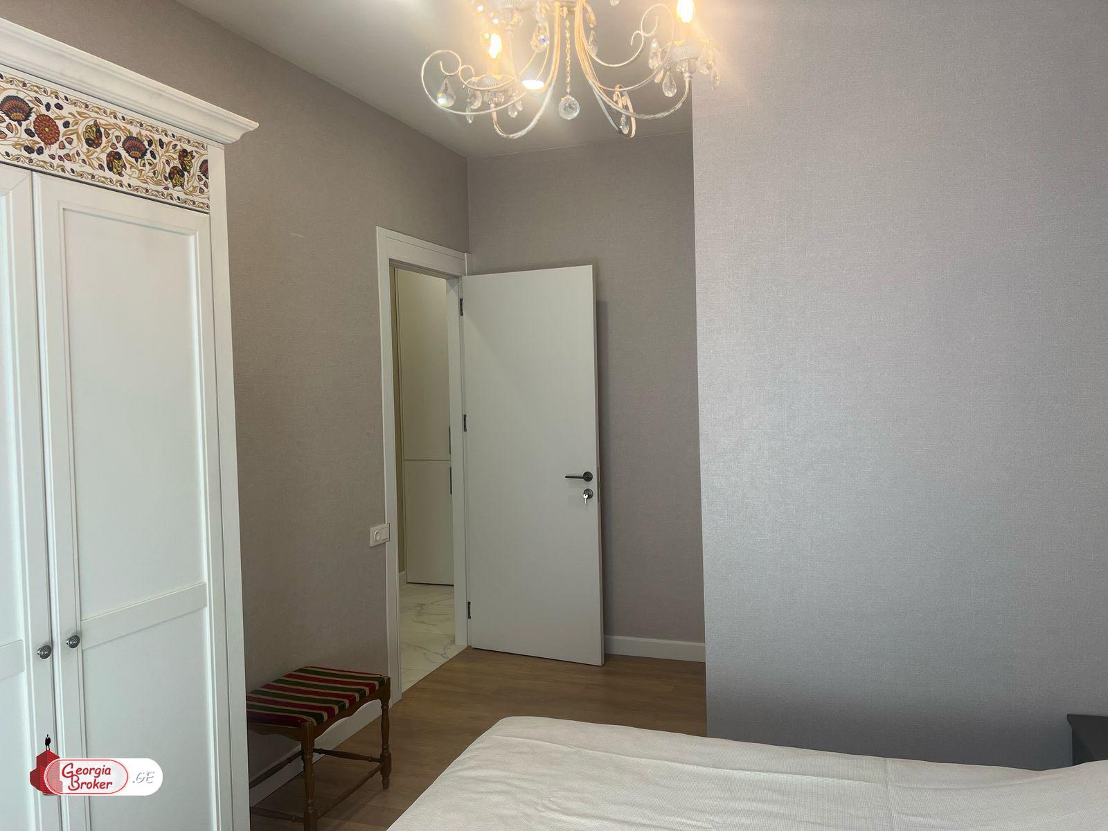 იყიდება ახალი გარემონტებული 4 ოთახიანი ბინა