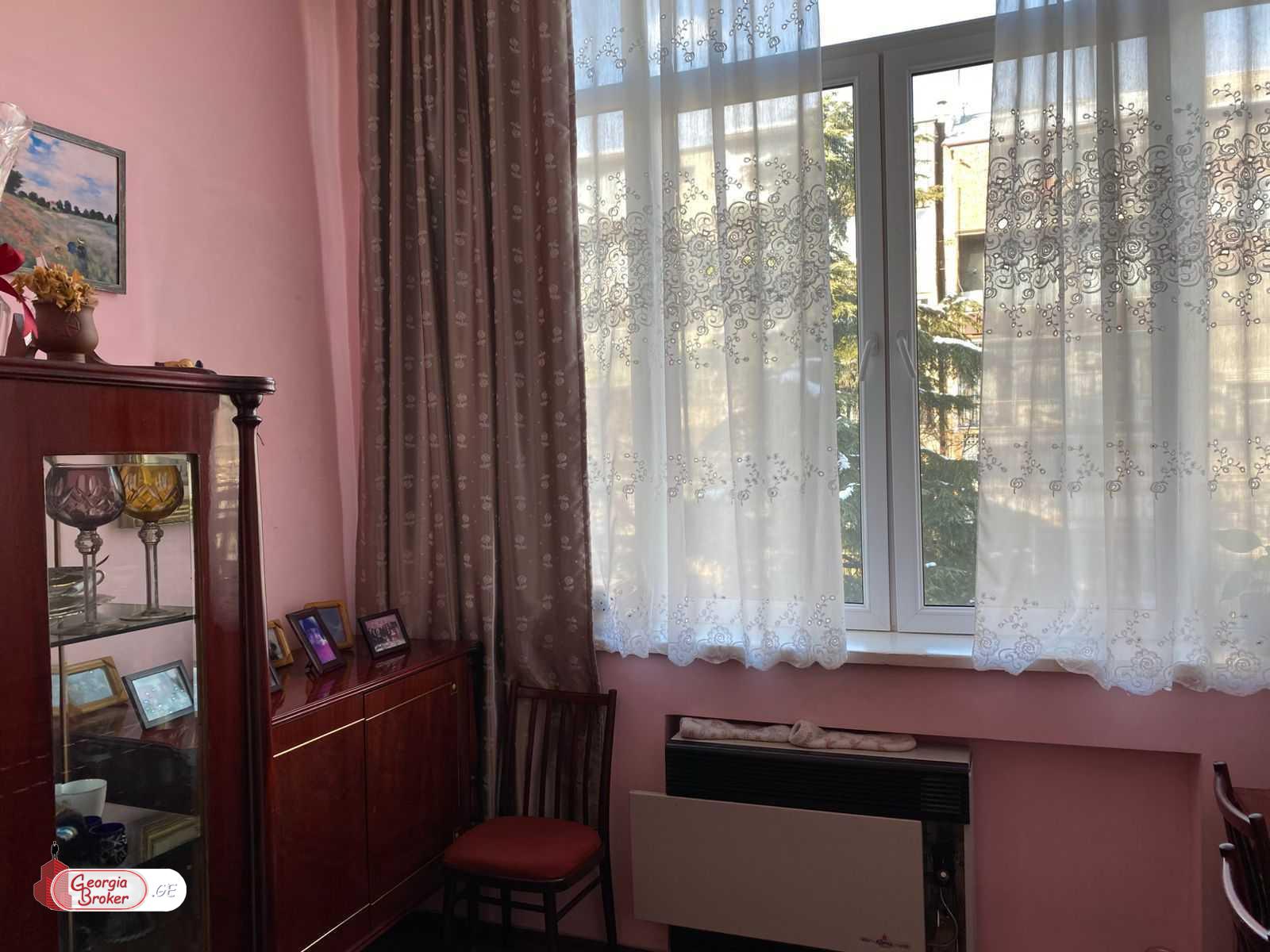 იყიდება ახალი გარემონტებული 4 ოთახიანი ბინა