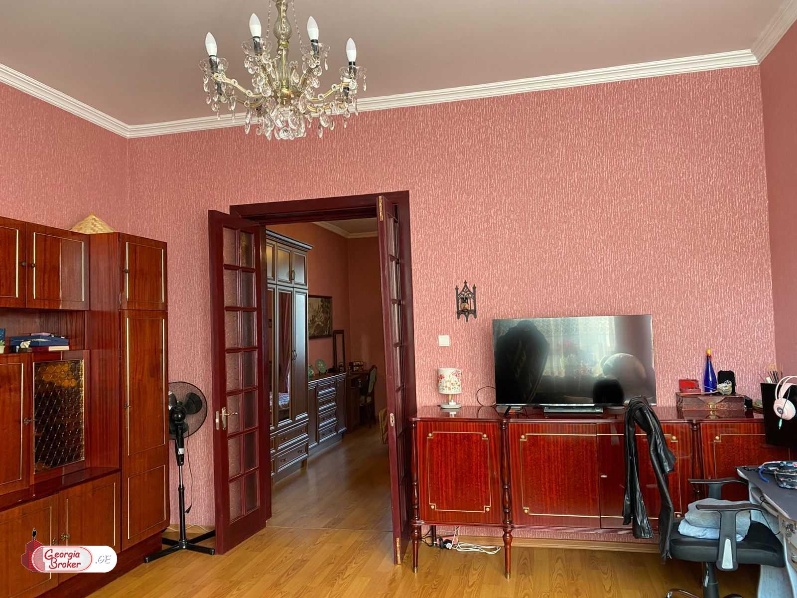 იყიდება ახალი გარემონტებული 4 ოთახიანი ბინა