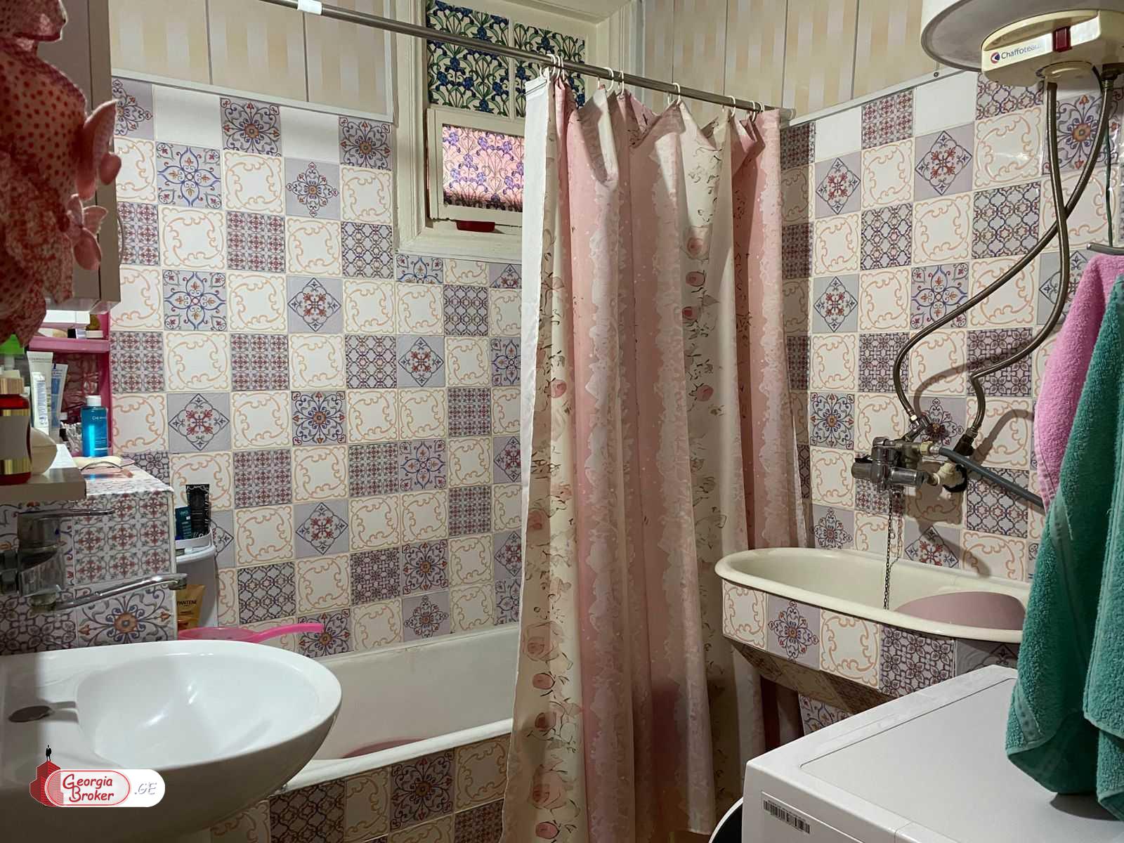 იყიდება ახალი გარემონტებული 4 ოთახიანი ბინა