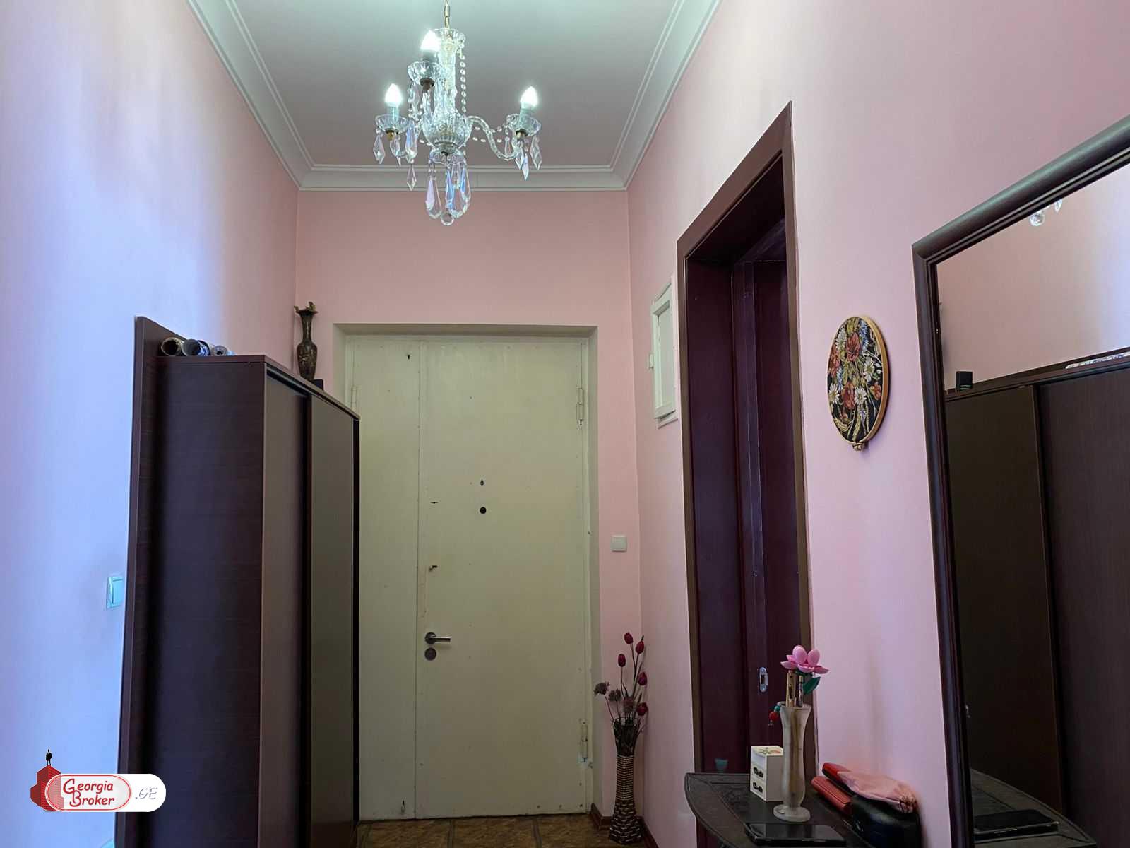 იყიდება ახალი გარემონტებული 4 ოთახიანი ბინა