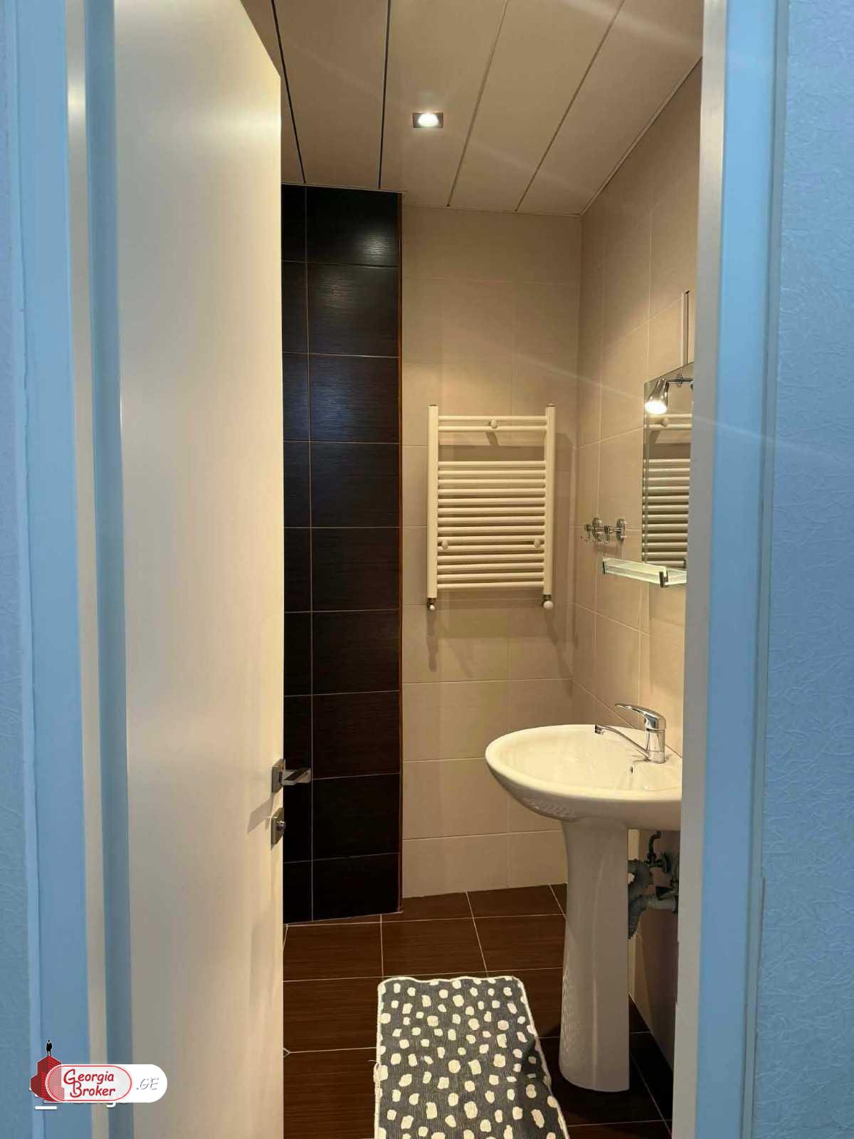 იყიდება ახალი გარემონტებული 3 ოთახიანი ბინა