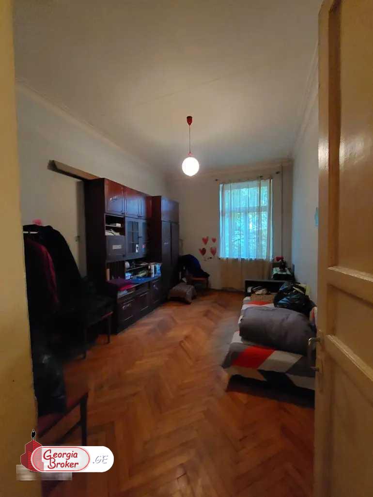 იყიდება ახალი გარემონტებული 4 ოთახიანი ბინა