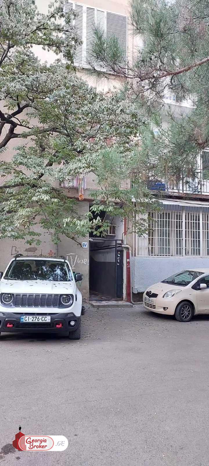 იყიდება ახალი გარემონტებული 4 ოთახიანი ბინა