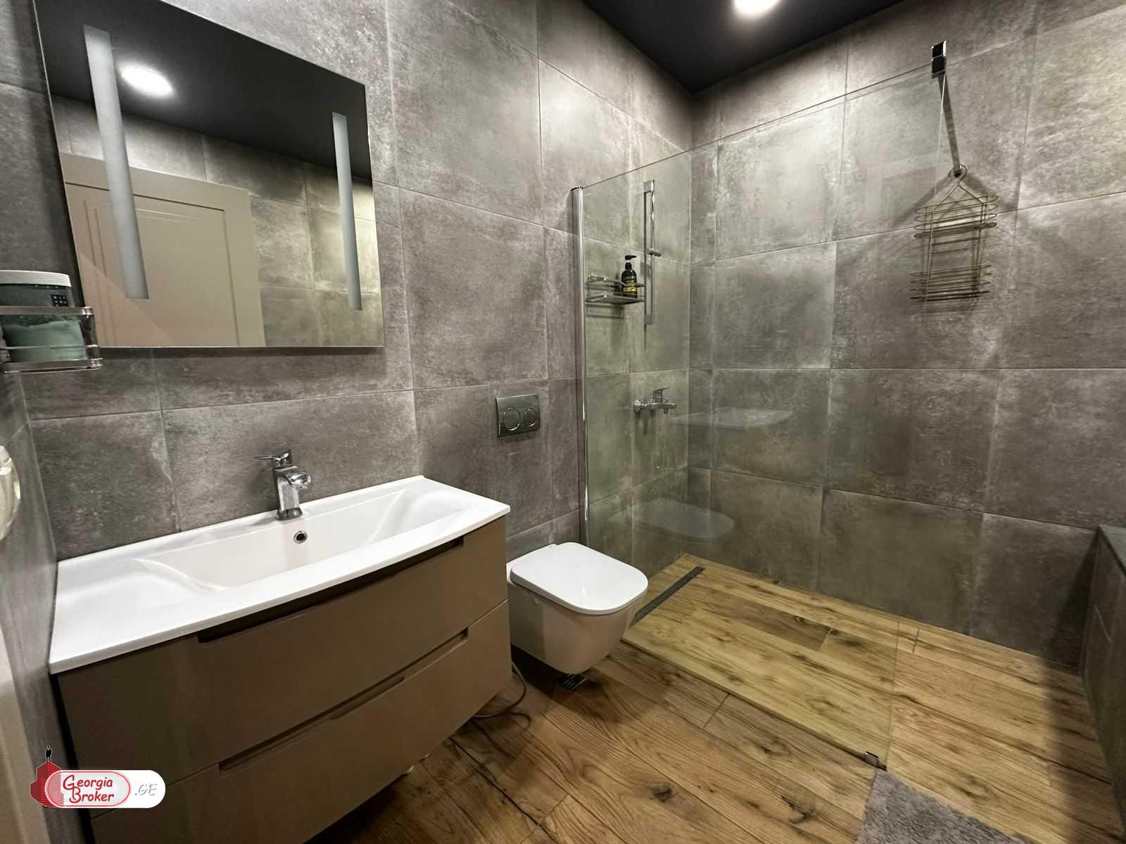 nearly repaired 3-room apartment for sale