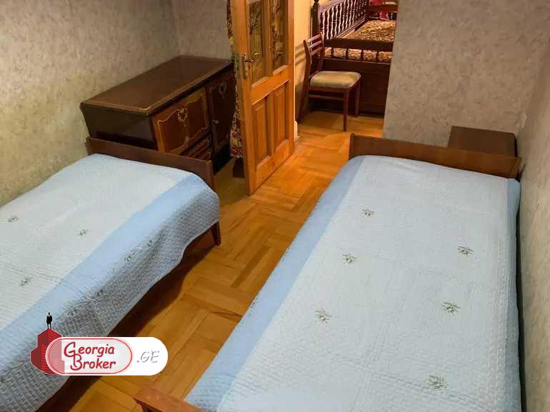 იყიდება ახალი გარემონტებული 4 ოთახიანი ბინა