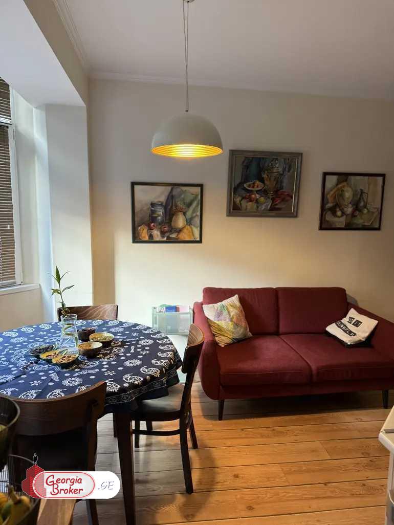 იყიდება ახალი გარემონტებული 5 ოთახიანი ბინა