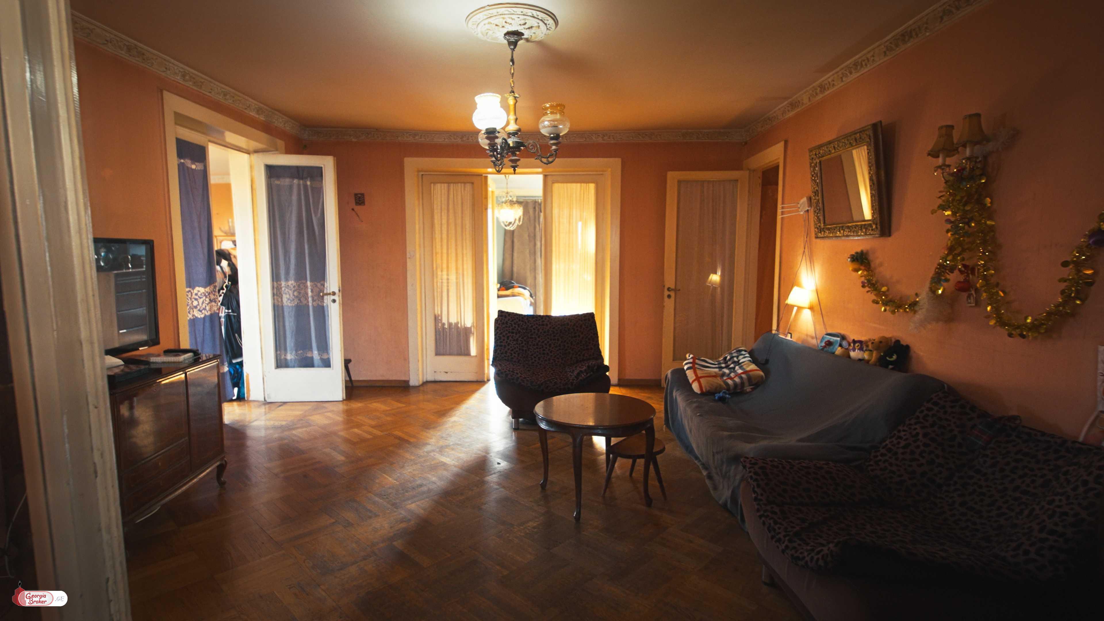 продается квартира с новым ремонтом 6-комнат