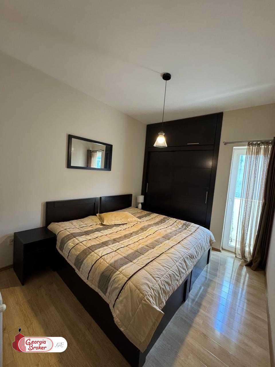 продается квартира с новым ремонтом 3-комнаты