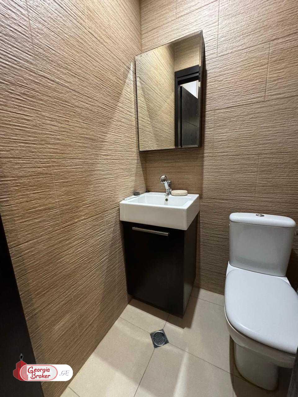 продается квартира с новым ремонтом 3-комнаты