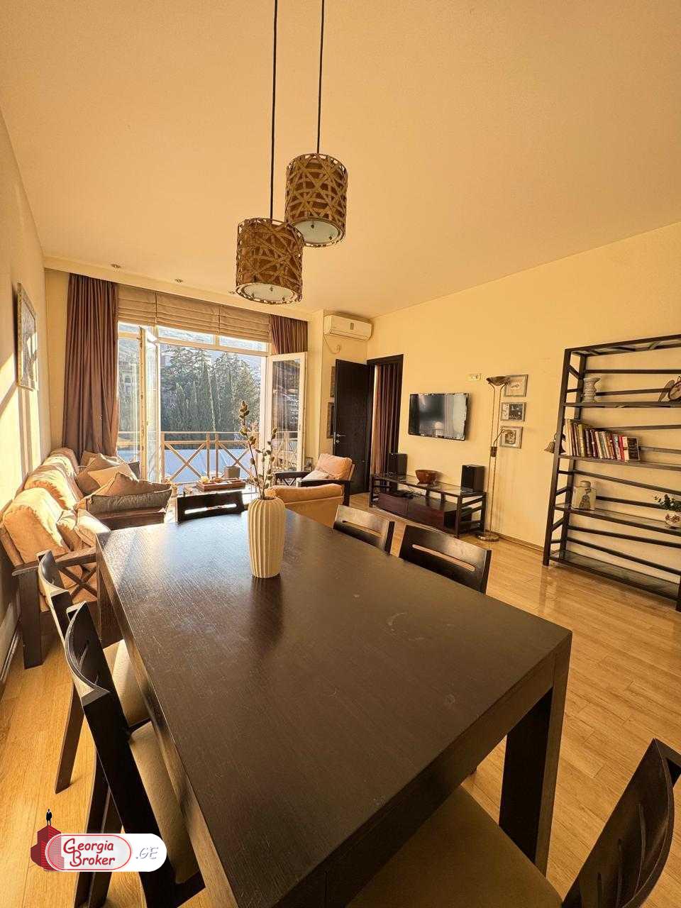 продается квартира с новым ремонтом 3-комнаты