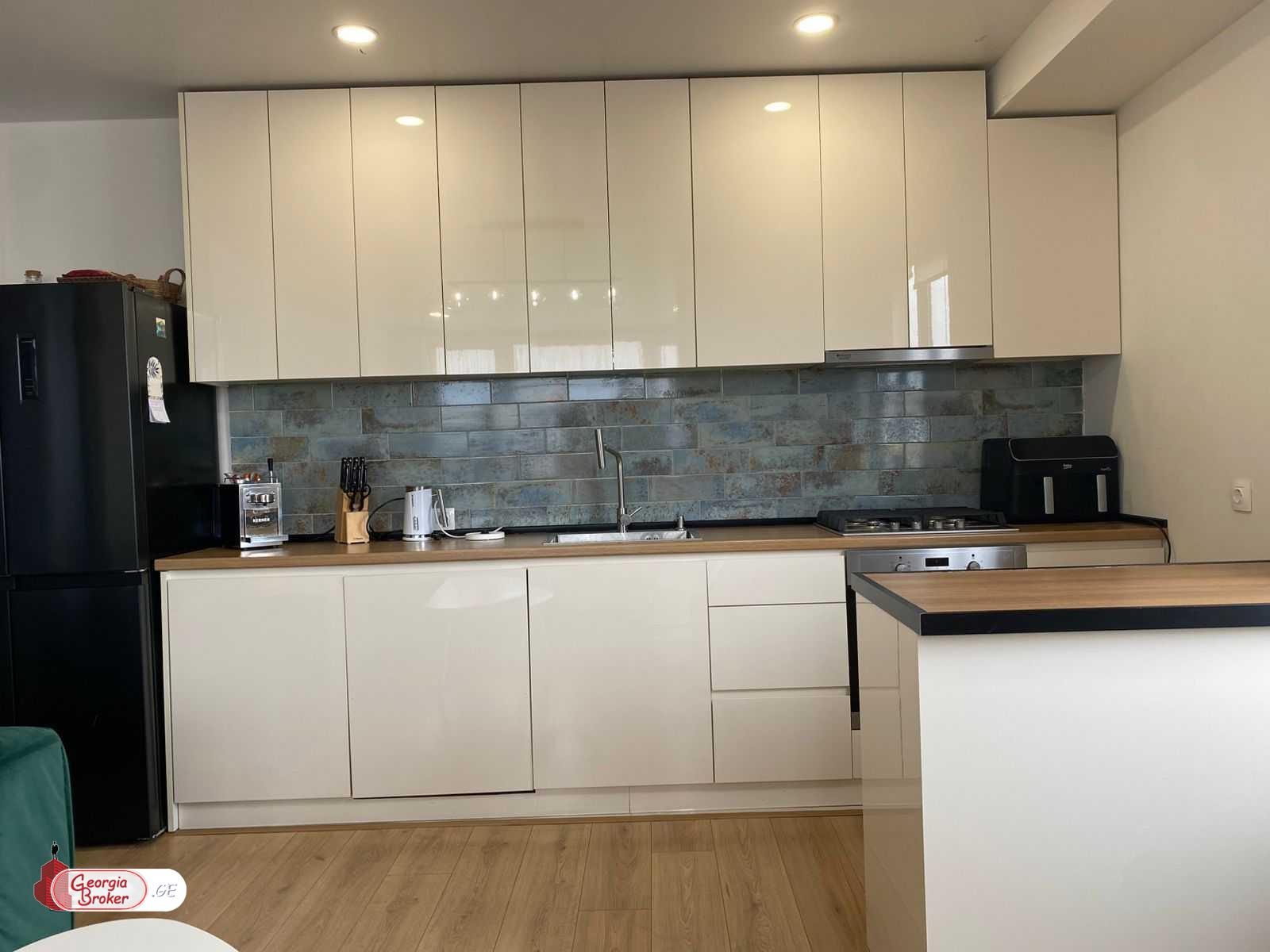 nearly repaired 3-room apartment for sale