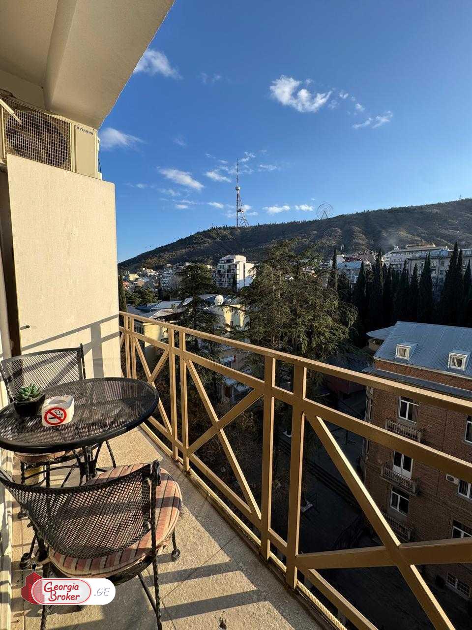 продается квартира с новым ремонтом 3-комнаты